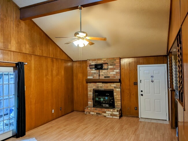 1412 Hawk Tree Dr in College Station, TX - Building Photo - Building Photo