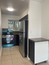 512 NE 166th St, Unit 514 in Miami, FL - Building Photo - Building Photo