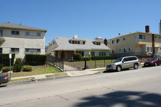 3943 W 7th St in Los Angeles, CA - Building Photo - Building Photo