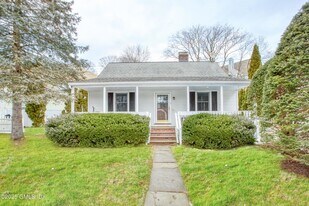 3 Idlewild Manor in Greenwich, CT - Building Photo