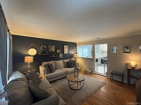 4429 Express Dr N in Ronkonkoma, NY - Building Photo