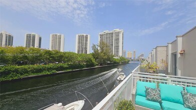 3745 NE 171 St in North Miami Beach, FL - Building Photo - Building Photo