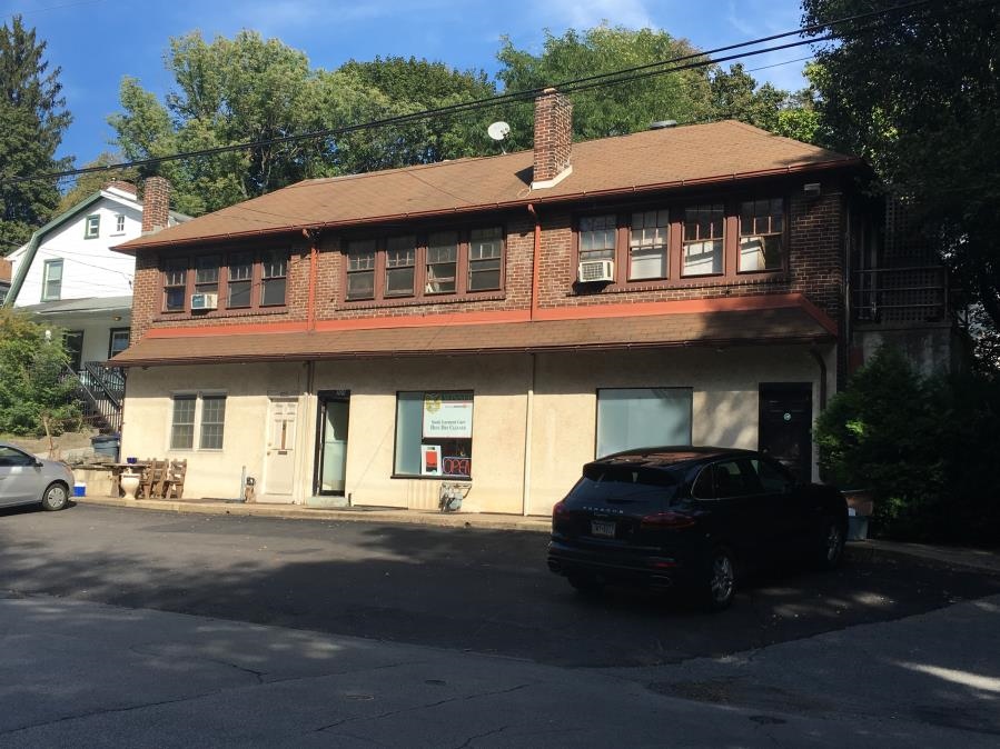 201-203 N Aberdeen Ave in Wayne, PA - Building Photo