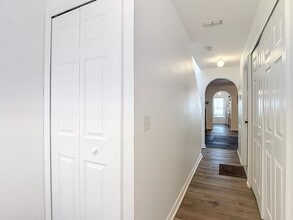 9856 Ashburn Lake Dr in Tampa, FL - Building Photo - Building Photo