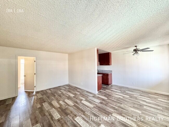 20339 Saticoy St in Los Angeles, CA - Building Photo - Building Photo