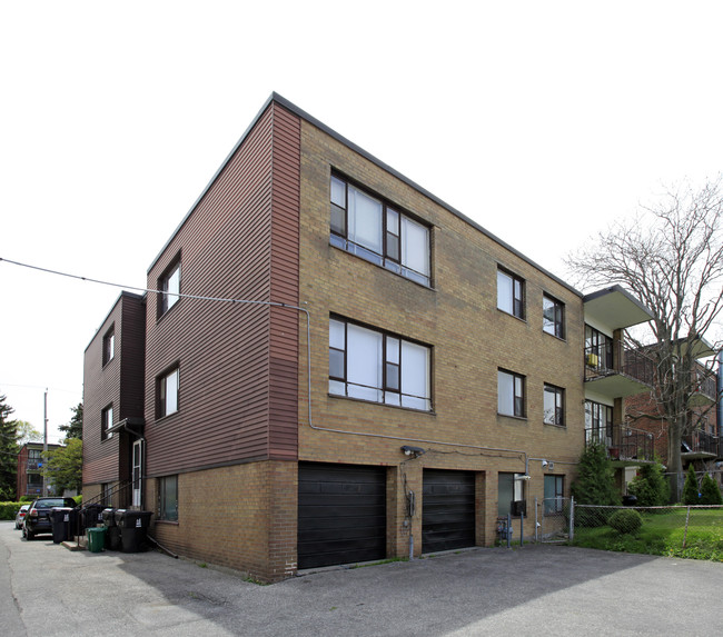 12 Fraserwood Ave in Toronto, ON - Building Photo - Building Photo