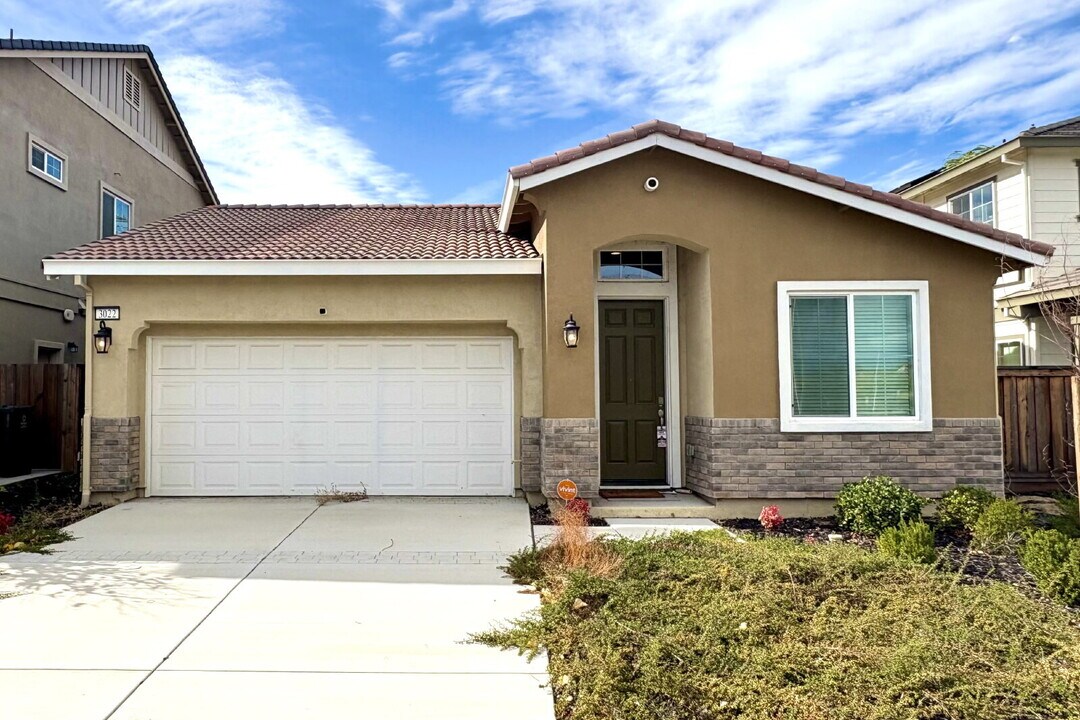 3022 Hickorynut St in Antioch, CA - Foto de edificio