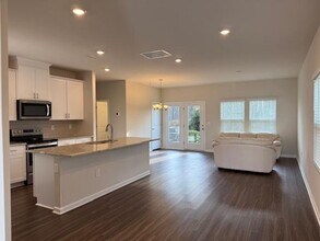 212 Brook Farm Ln in Fuquay Varina, NC - Building Photo - Building Photo