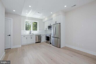 722 Kenyon St NW in Washington, DC - Building Photo - Building Photo