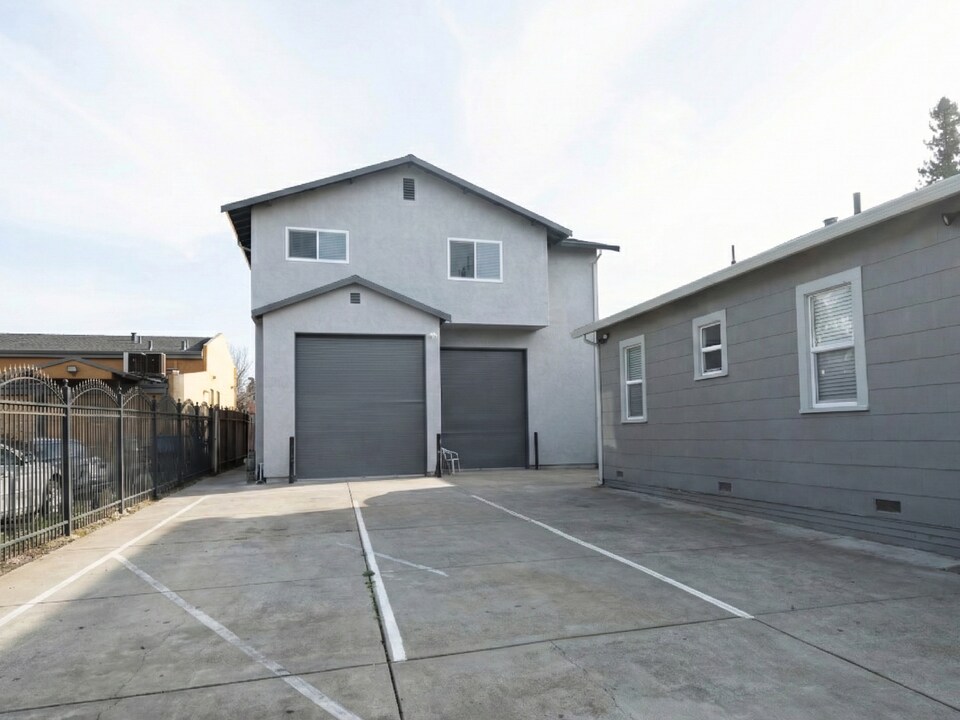 2456 88th Ave in Oakland, CA - Foto de edificio