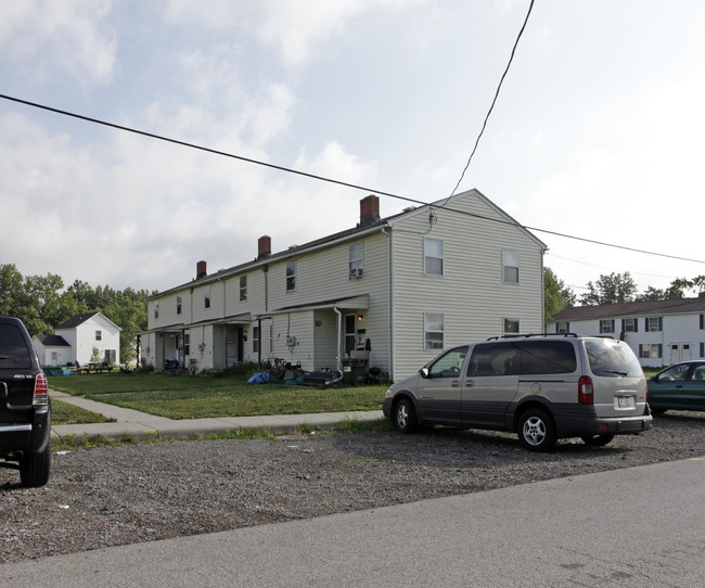 9601 Community Rd in Windham, OH - Building Photo - Building Photo