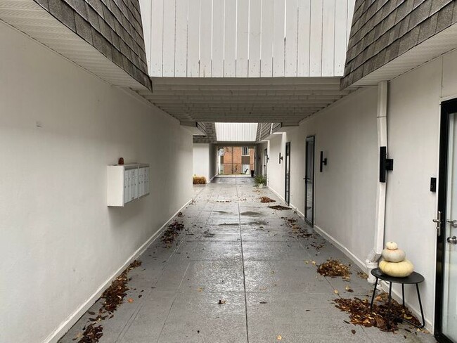 2097 Graybar Ln in Nashville, TN - Building Photo - Building Photo