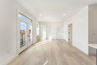 43-45-45 W 32nd St in Bayonne, NJ - Building Photo - Building Photo