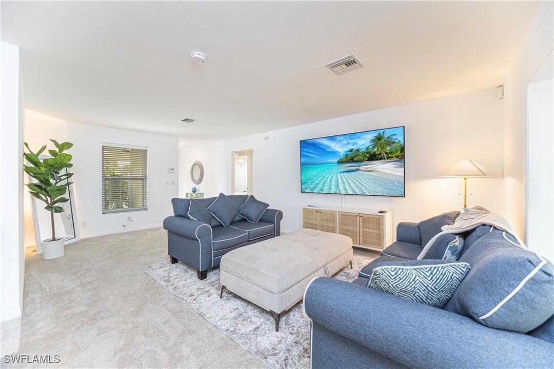 2983 Binnacle Dr in Naples, FL - Foto de edificio