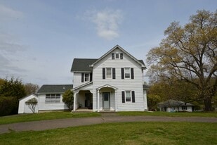 99 Bayview Ave in Cornwall On Hudson, NY - Building Photo