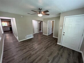 706 NE 17th St in Grand Prairie, TX - Building Photo - Building Photo