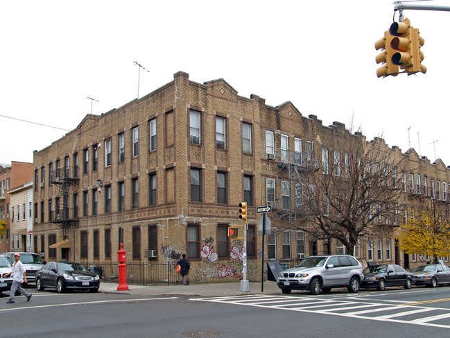 5901 7th Ave in Brooklyn, NY - Foto de edificio - Building Photo