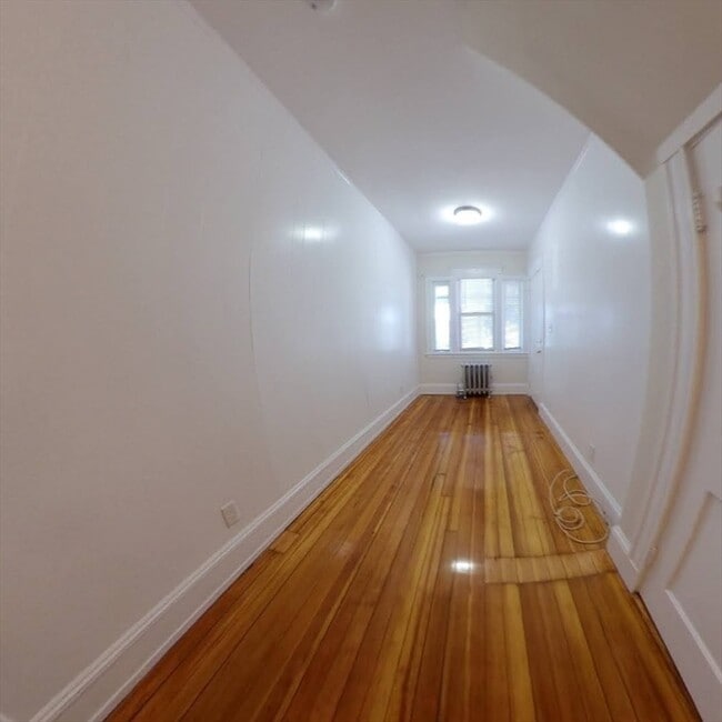 11 Banks St in Waltham, MA - Building Photo - Building Photo