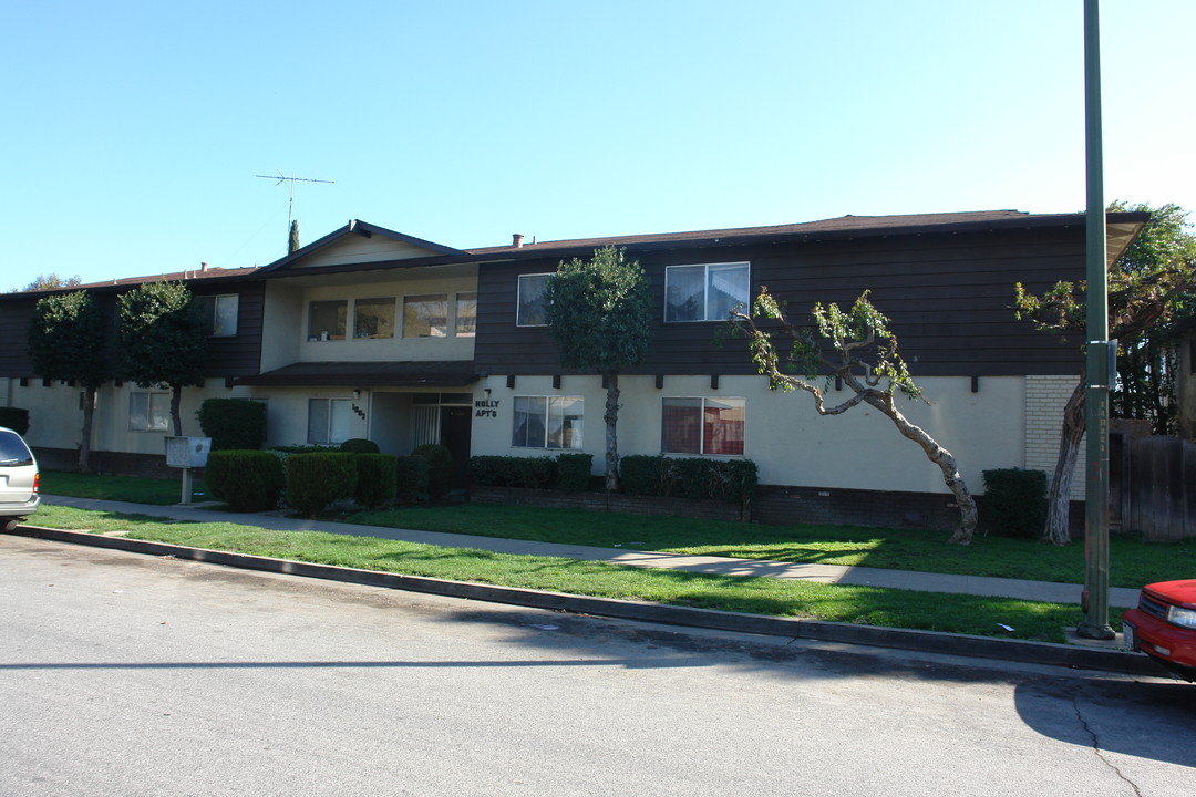 1082 Oakmont Dr in San Jose, CA - Building Photo