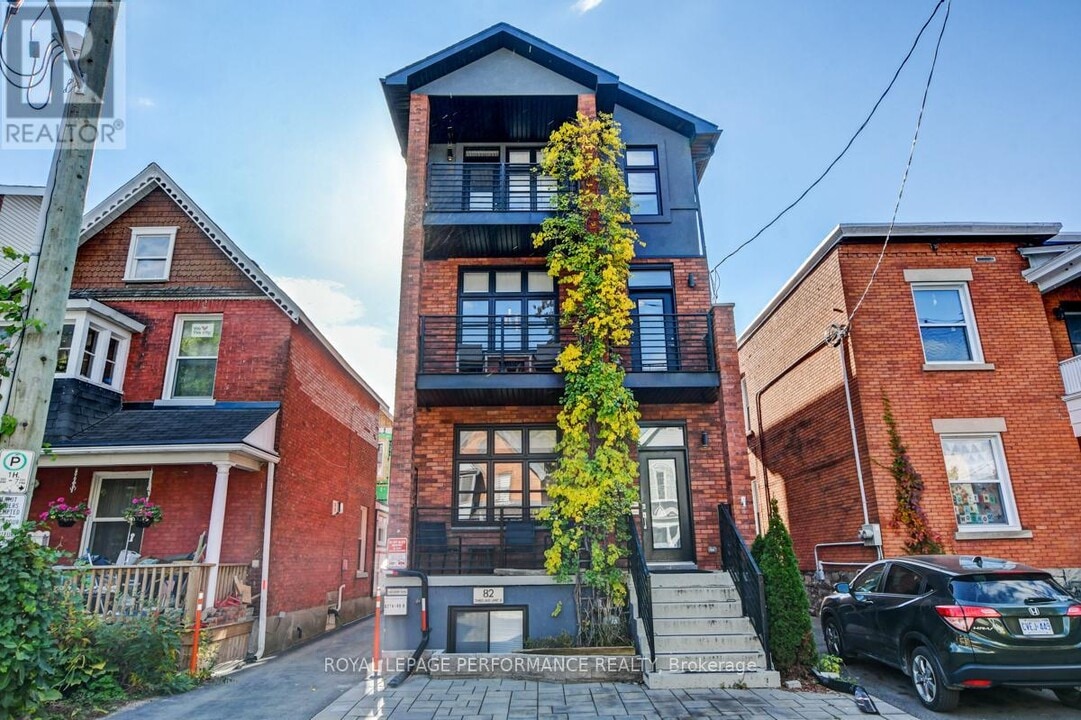 82 Third Ave in Ottawa, ON - Building Photo
