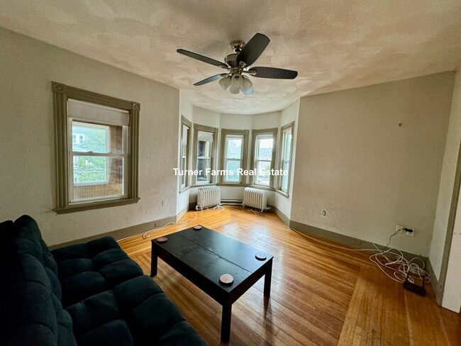 132 George St, Unit 2 in Medford, MA - Building Photo - Building Photo