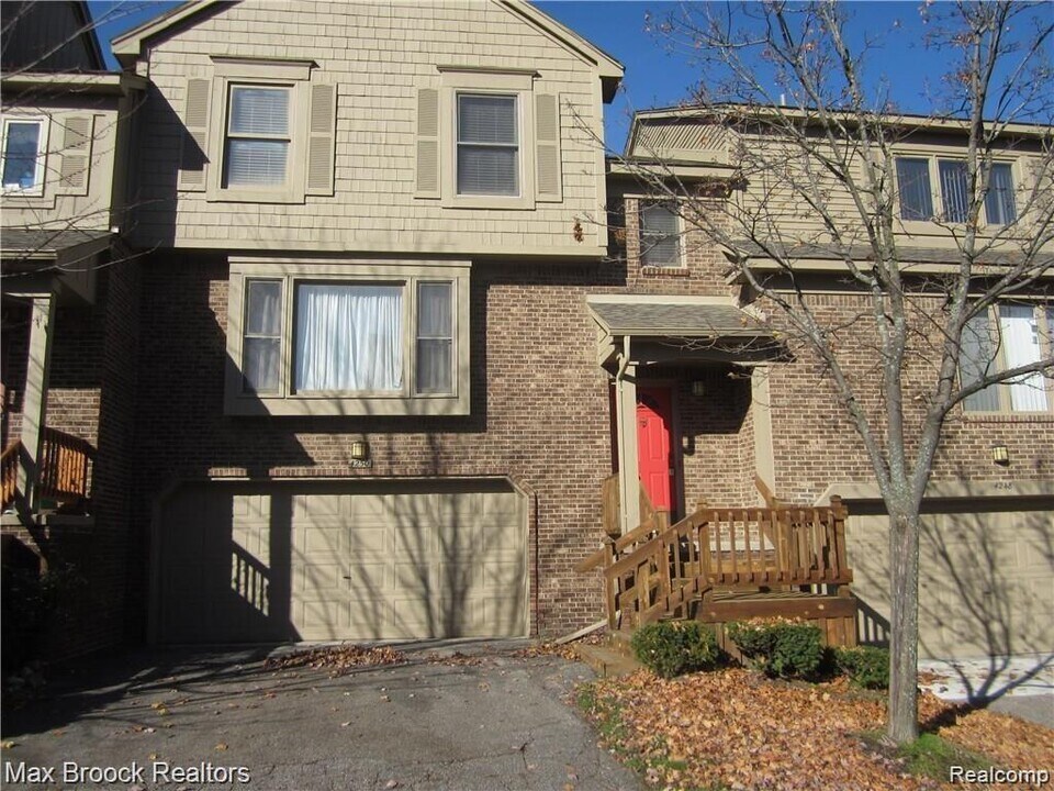 4250 Breckenridge Dr in West Bloomfield Township, MI - Building Photo