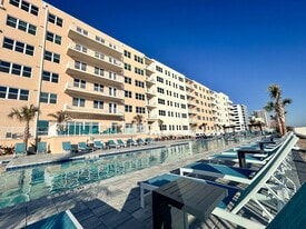 Triton Cay - Daytona Apartments in Daytona Beach, FL - Building Photo