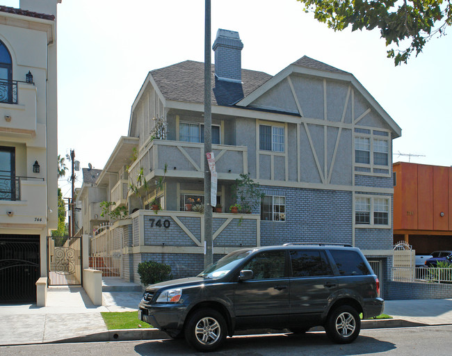 738-740 N Alfred St in West Hollywood, CA - Building Photo - Building Photo