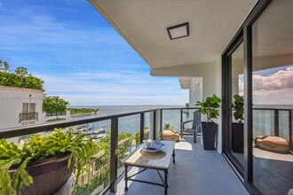 1600 S Bayshore Ln in Miami, FL - Building Photo - Building Photo