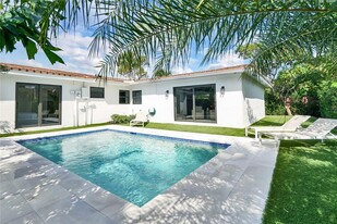 5810 NE 22nd Ter in Fort Lauderdale, FL - Building Photo