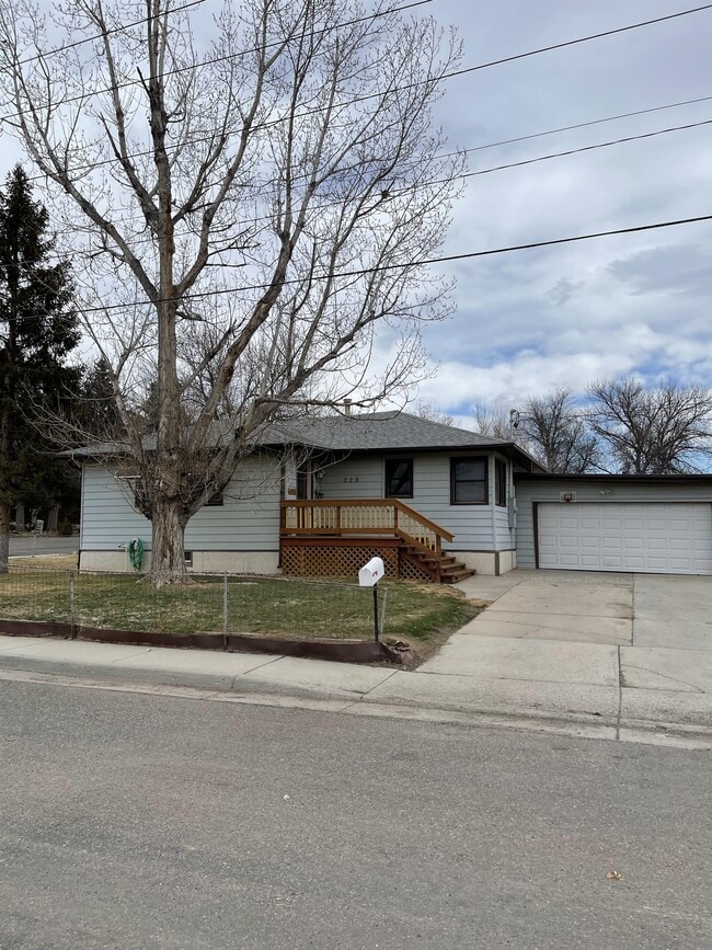 property at 226 N 9th St