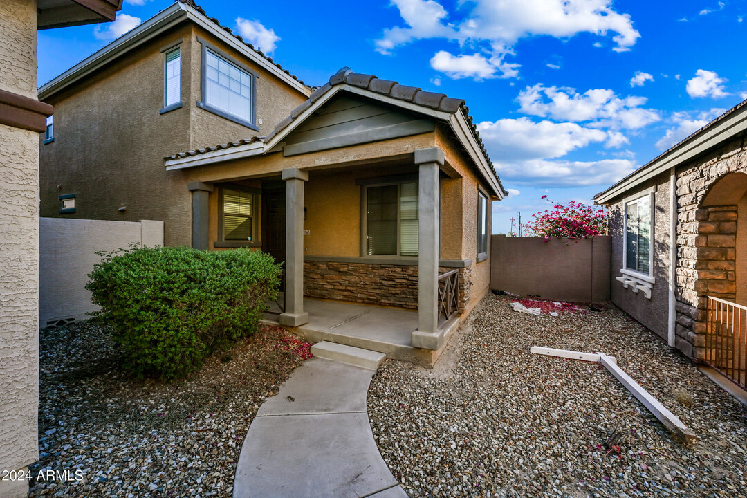 7060 S 7th Ln in Phoenix, AZ - Building Photo