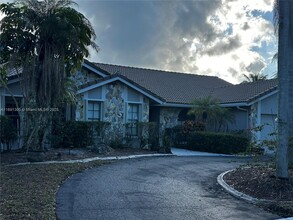 1080 NW 100th Way in Plantation, FL - Building Photo - Building Photo