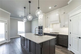 8325 Lambert Wy in Edmond, OK - Building Photo - Building Photo