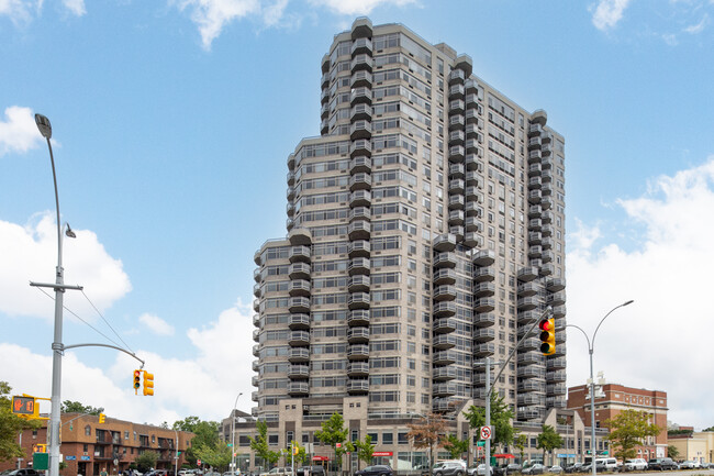 The Pinnacle Condominium in Forest Hills, NY - Building Photo - Building Photo