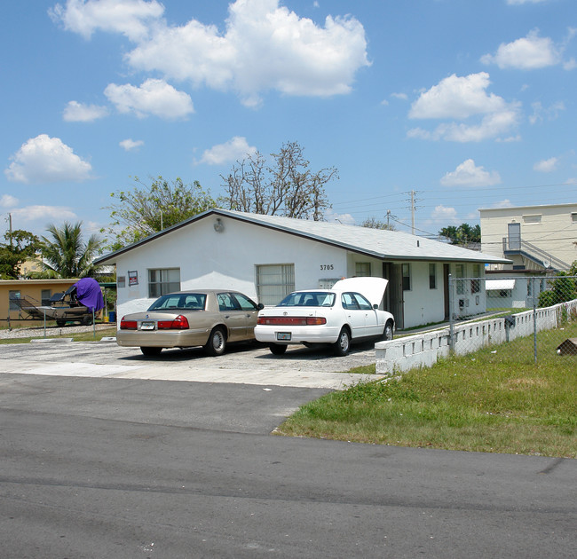 3705 SW 13th Ct in Fort Lauderdale, FL - Building Photo - Building Photo