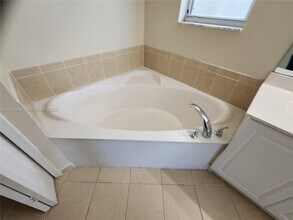 1580 NE 35th Ave in Homestead, FL - Building Photo - Building Photo