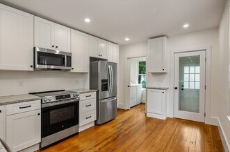 26 Cabot St in Portsmouth, NH - Building Photo - Building Photo
