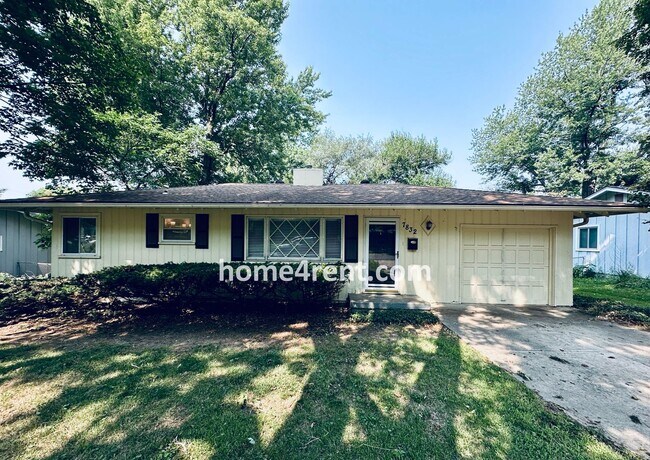 7832 Rosewood Ln in Prairie Village, KS - Building Photo - Building Photo