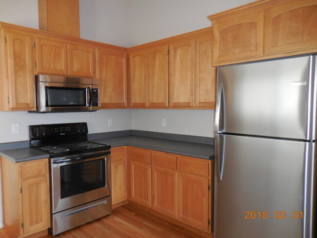 706 Isherwood Dr in Central Point, OR - Building Photo - Building Photo