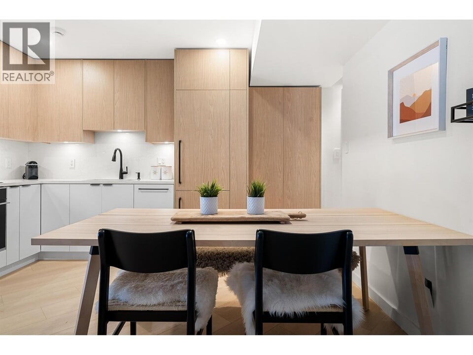 3260 Robinson Rd in North Vancouver, BC - Building Photo