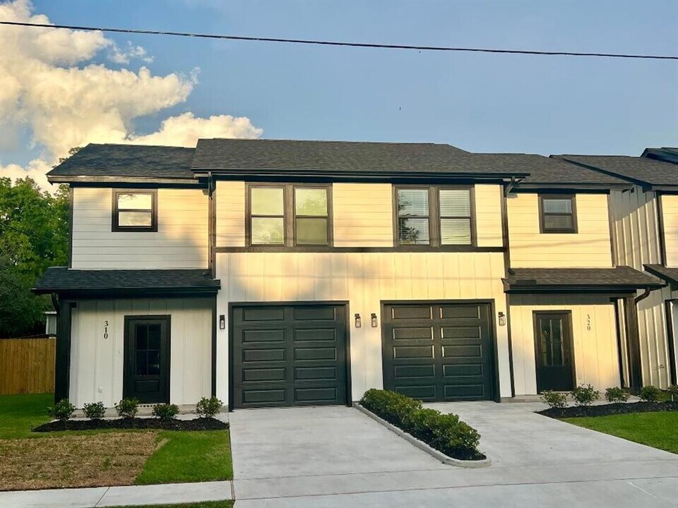310 N 9th St in Beaumont, TX - Building Photo