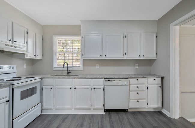 7252 Ainsley St in Fayetteville, NC - Building Photo - Building Photo