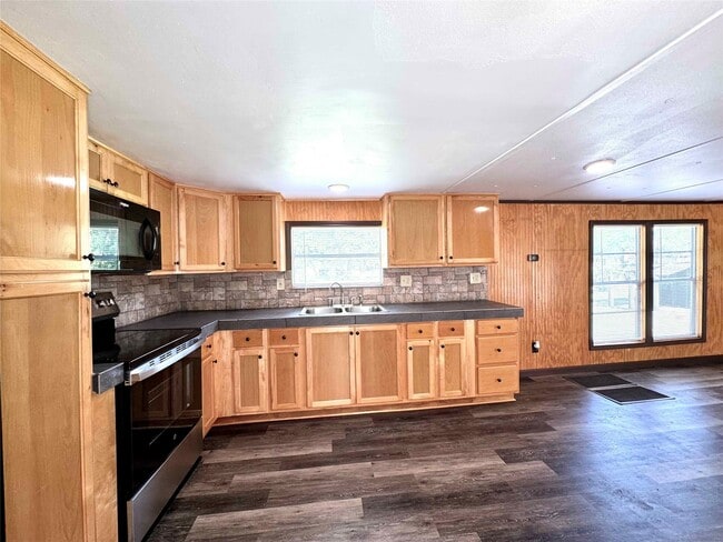 property at 1718 W Dumble St