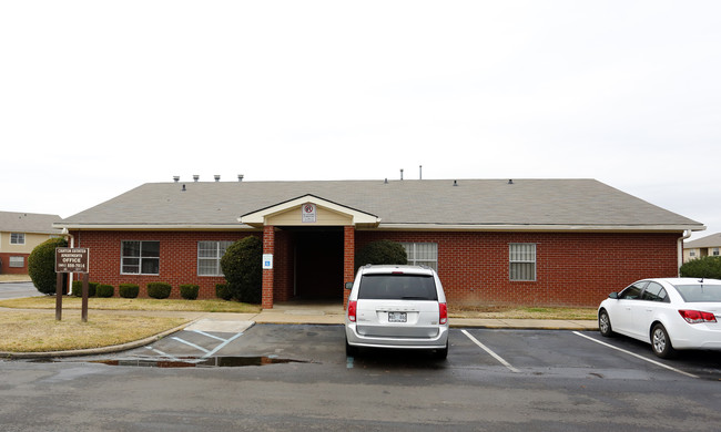 Canton Estates in Canton, MS - Building Photo - Building Photo