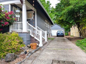 3934 SE 33rd Pl in Portland, OR - Building Photo - Building Photo