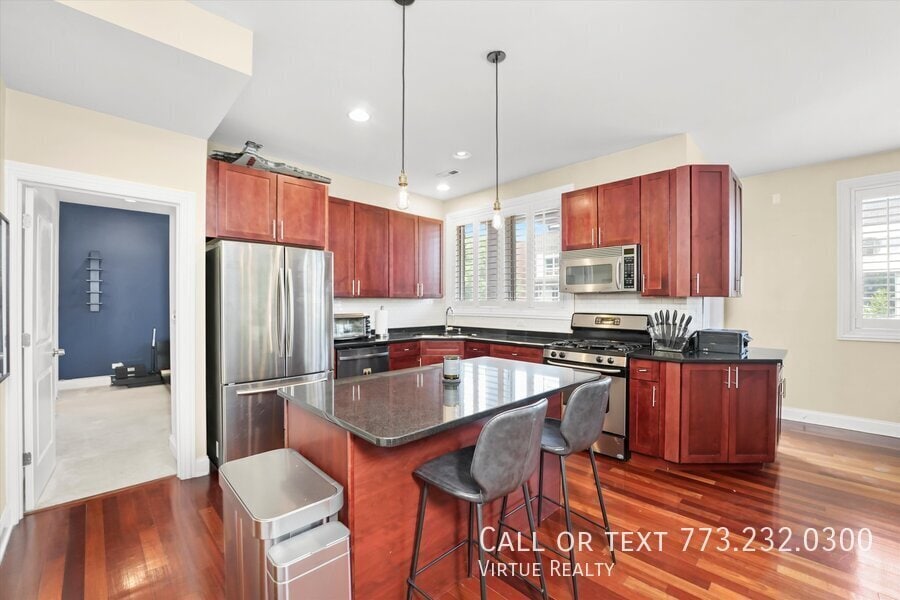 1952 N Honore St in Chicago, IL - Building Photo