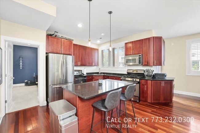 property at 1952 N Honore St