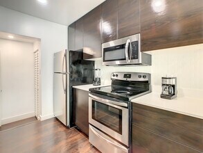 2714 SW 36th Ave, Unit A in Miami, FL - Building Photo - Building Photo