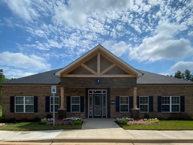 Grand Oaks of Spartanburg in Spartanburg, SC - Foto de edificio - Building Photo